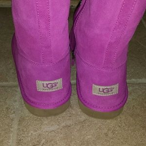 NEW Pink UGG Run Big